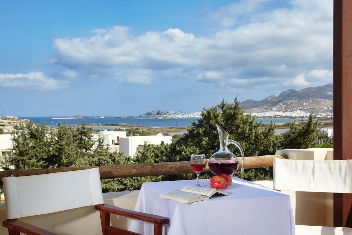 Three bed villa w. sea view, hot tub, breakfast gallery image 2