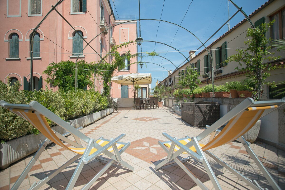 BARBARIA huge TERRACE in Castello! gallery image 4