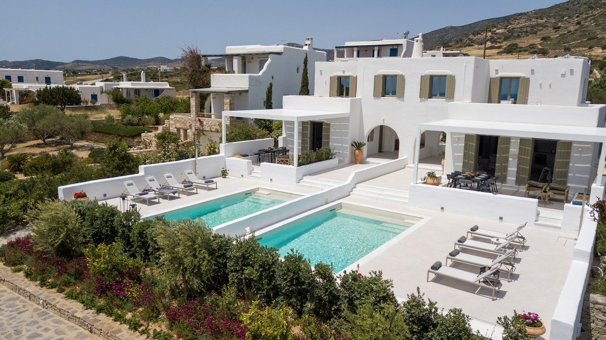 Paros Breeze Luxury Villa gallery image 3
