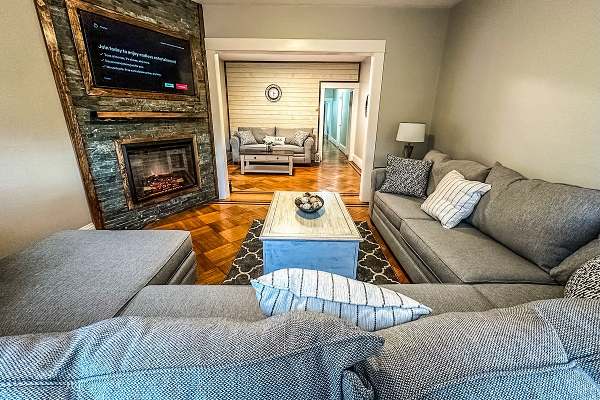 *The Allen House* Gorgeous Apartment – Sleeps 8