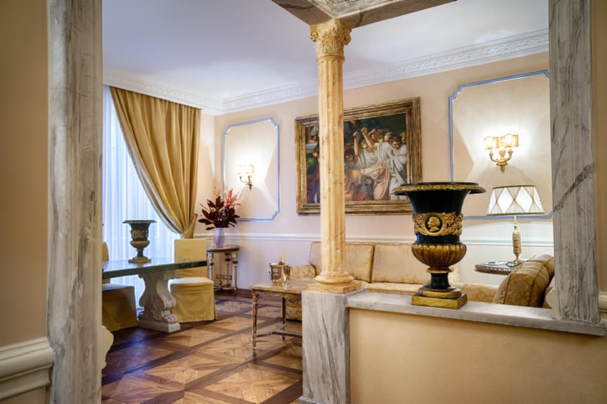 Elegant 2BR/2BA Apartment near Spanish Steps gallery image 2