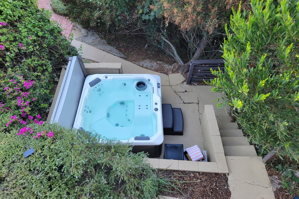 San Diego Oasis w/Hot Tub, Gym, Outdoor Movies! gallery image 4