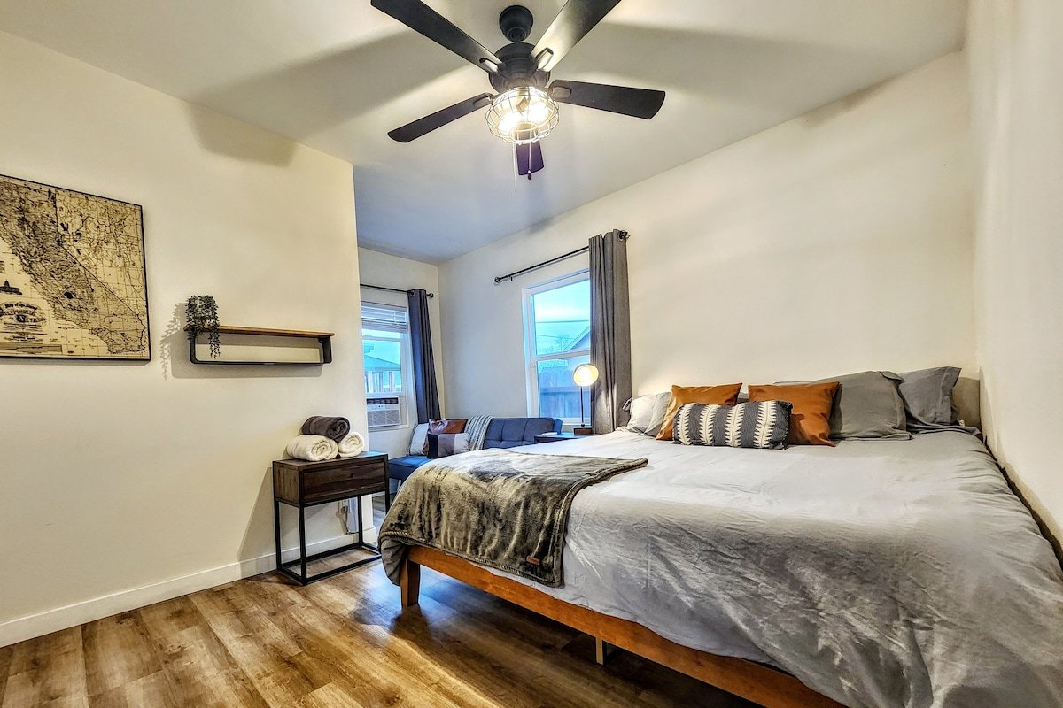 Casas Cali 4BR 2B | Sleeps 19 + 70″ & 60″ TVs gallery image 5