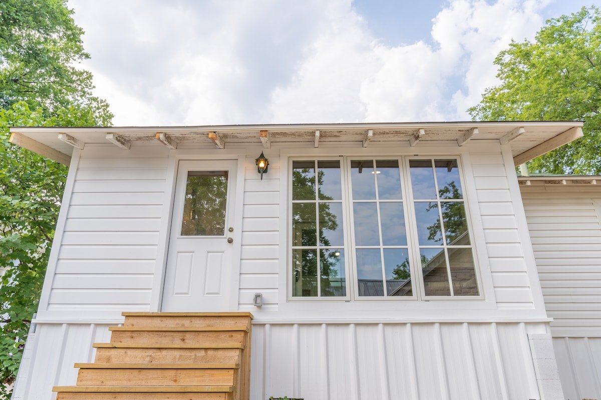 2 Houses 1 Property! Bungalow/Craftsman gallery image 4