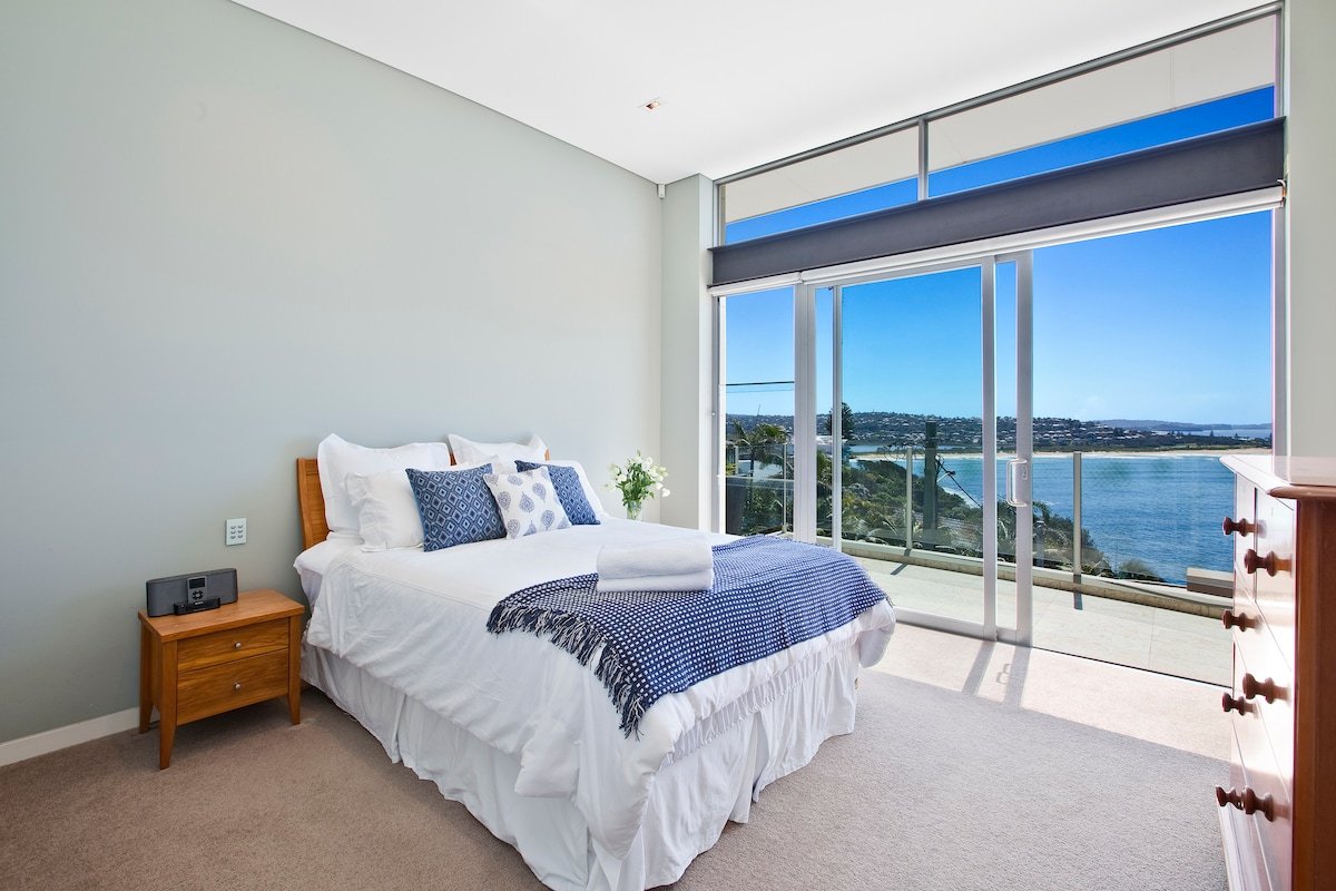 Luxury Oceanview Penthouse Dee Why Beach gallery image 4