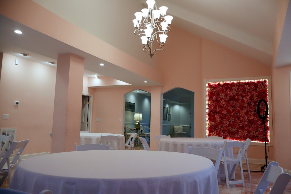 THE BIG HOUSE~w/ 620 sq ft EVENT SPACE! gallery image 4