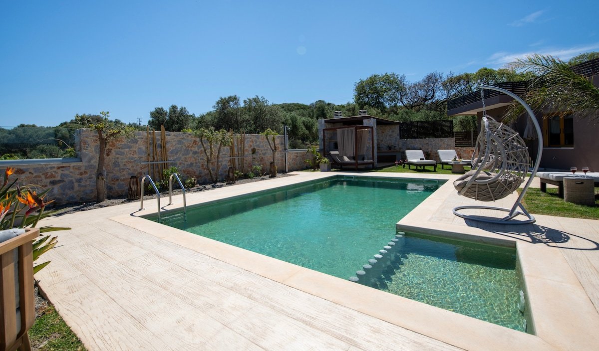 Sea View Villa-Amazing Exteriors-Heated Pool & BBQ gallery image 5