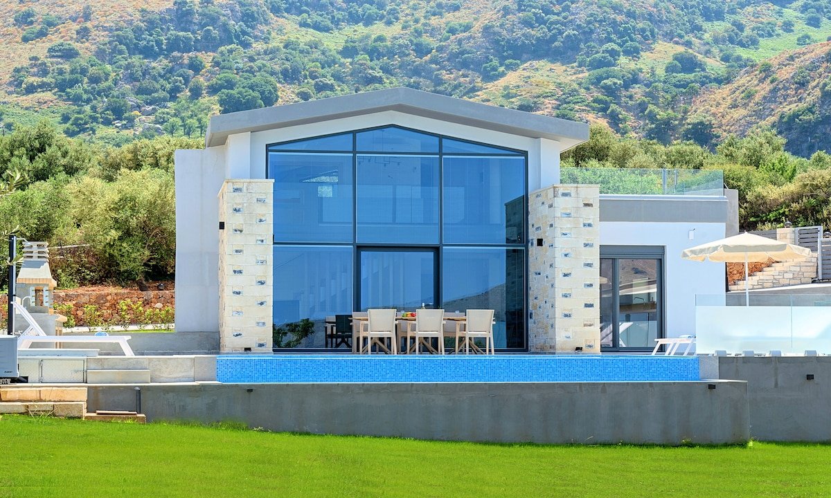 Moonlight Grand Villa Heated Pool up to 45 gusts gallery image 3