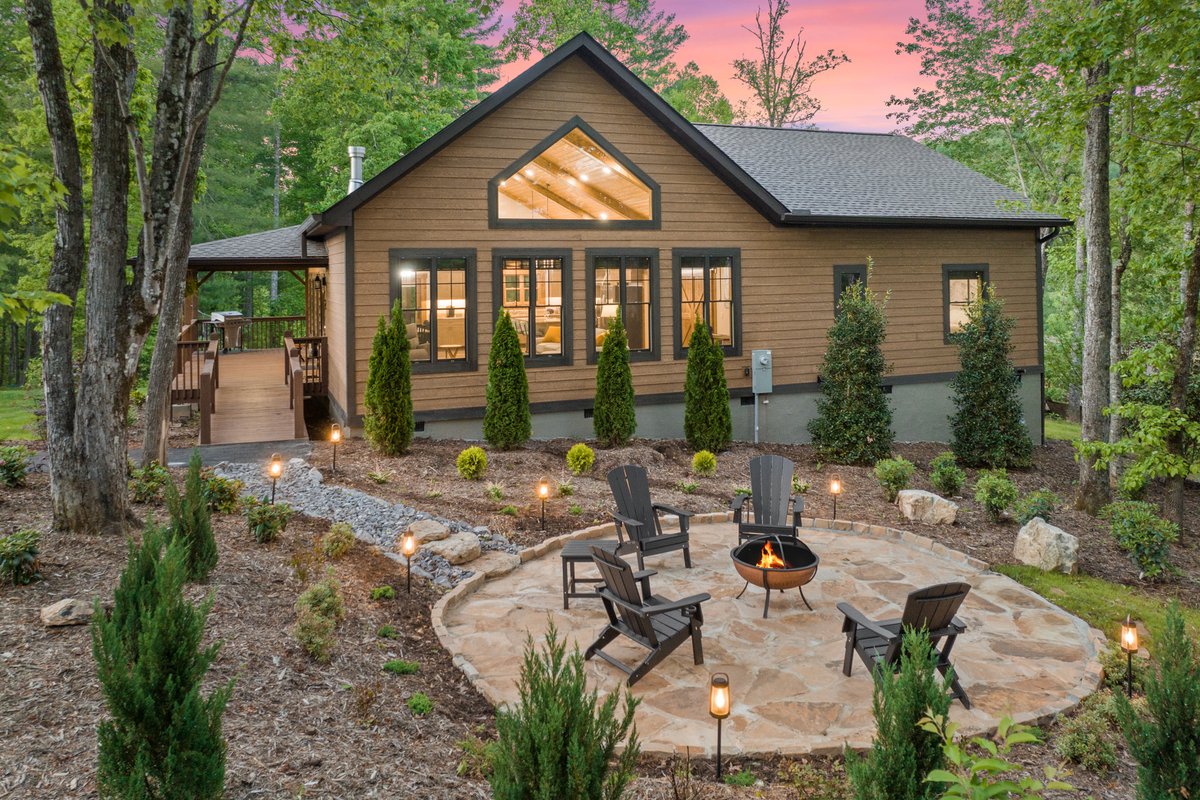 Be the 1st! Brand New~Luxury~Hot Tub/Resort-Style