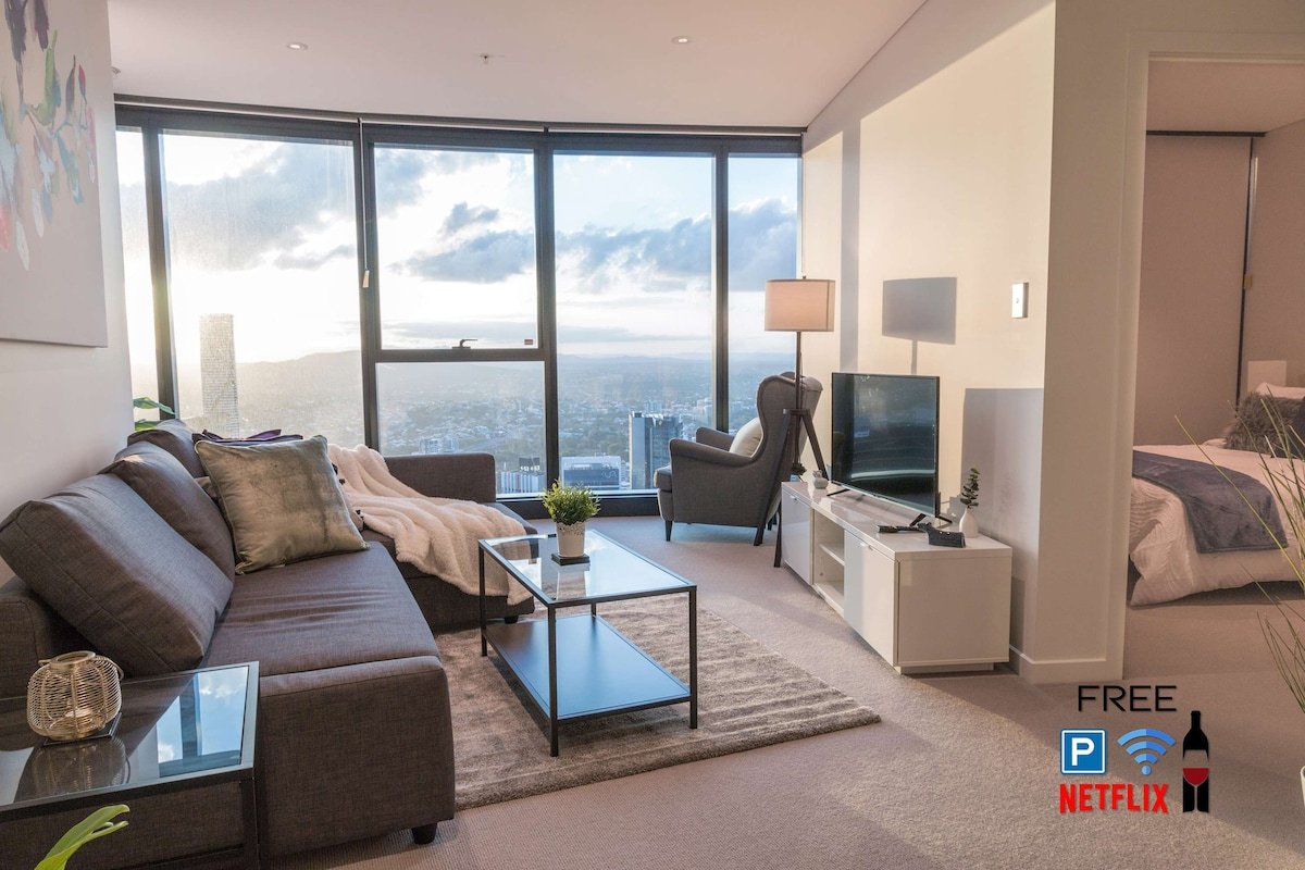 2BR Luxury Skytower |Views|CBD|Pool|Gym|Netflix gallery image 2