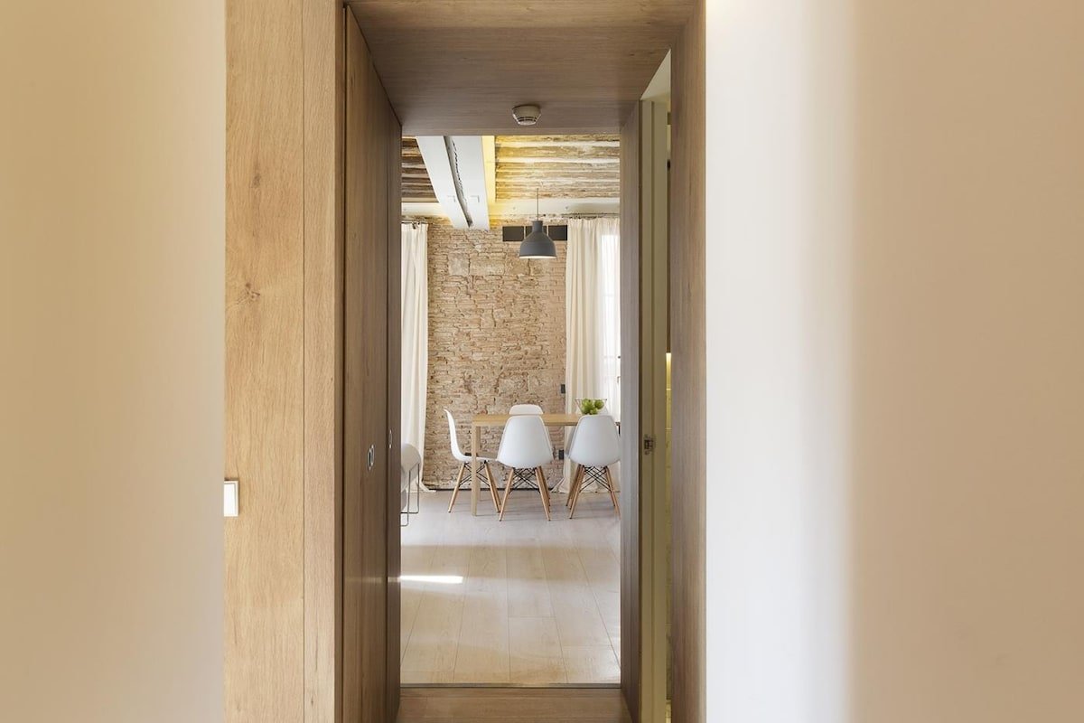 Beautiful Three Bedroom Apartment gallery image 2