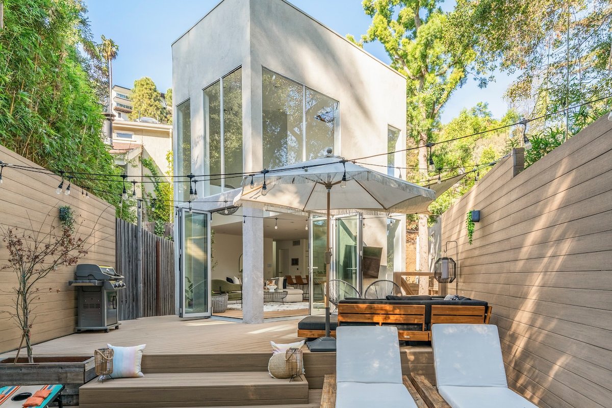 Celebrity Hideout Hollywood Hills Home HotTub+Gym gallery image 3