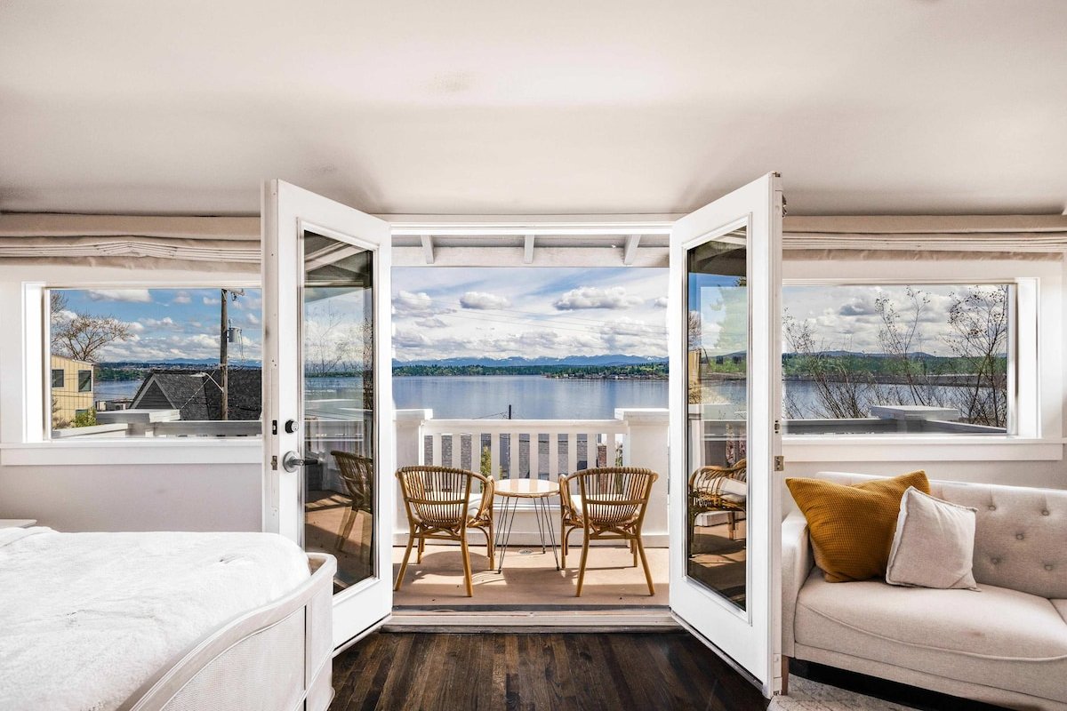 Leschi Retreat w/Breathtaking Water View,Sleeps 14 gallery image 3