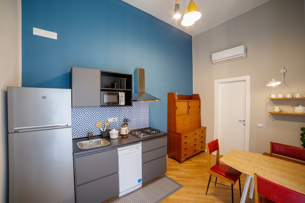 Bellini Design Complete Apartment, three bd+3 bath gallery image 4