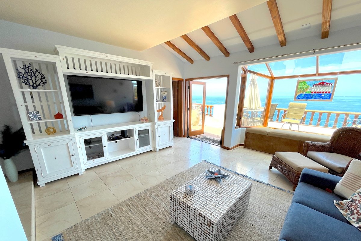 Gorgeous Catalina Villa in Hamilton Cove gallery image 4