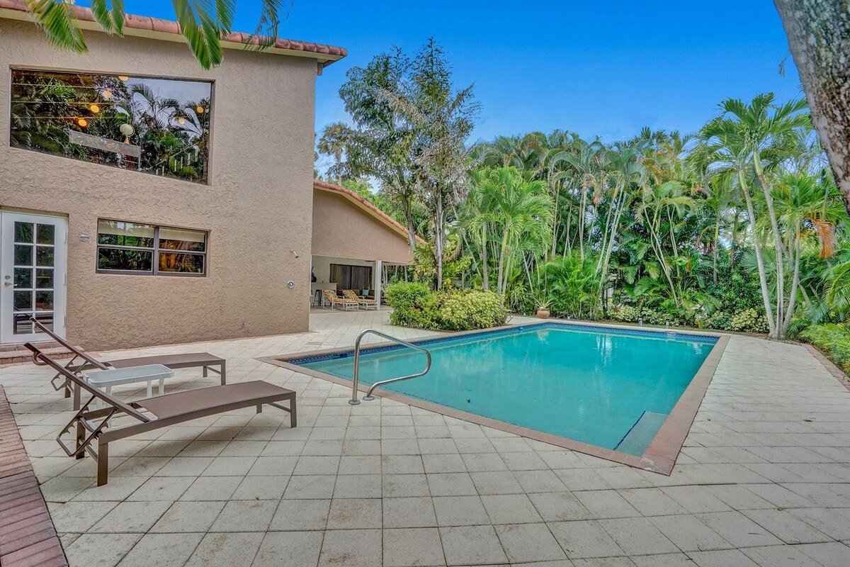 Villa Heated Pool, Golf Course BBQ Ping Pong Table gallery image 2