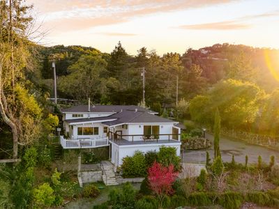 Modern Sonoma Stay w/ Deck & Views Near Wineries