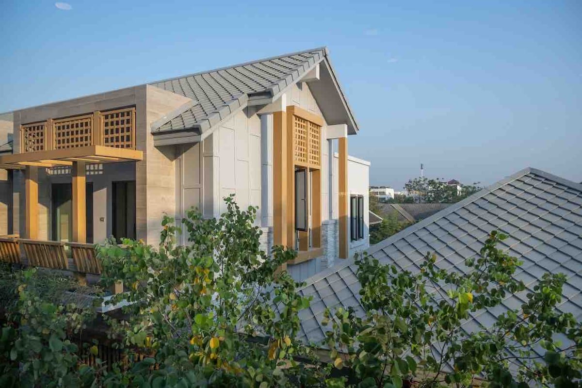 Whole Floor 13 Bedroom with Large living room gallery image 2