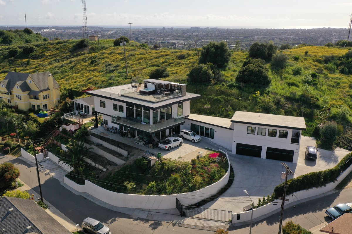 HillTop View,Roof Deck Jacuzzi 5 BdRm 5 bath