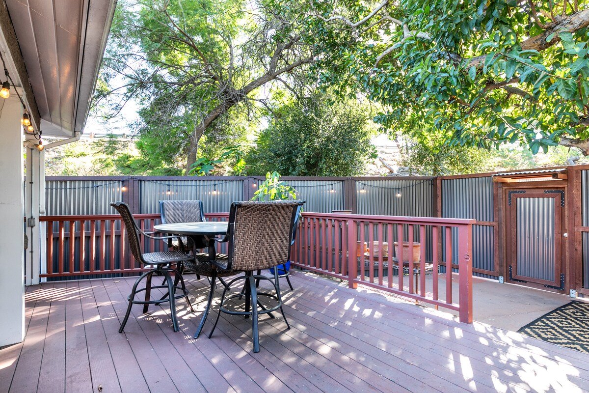 West LA Escape – Stylish & Cozy Stay gallery image 5