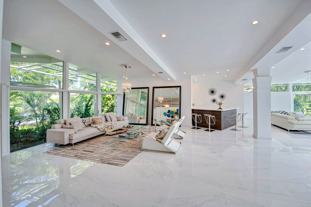 Exclusive Waterfront Tropical House ~ Pool ~ gallery image 3