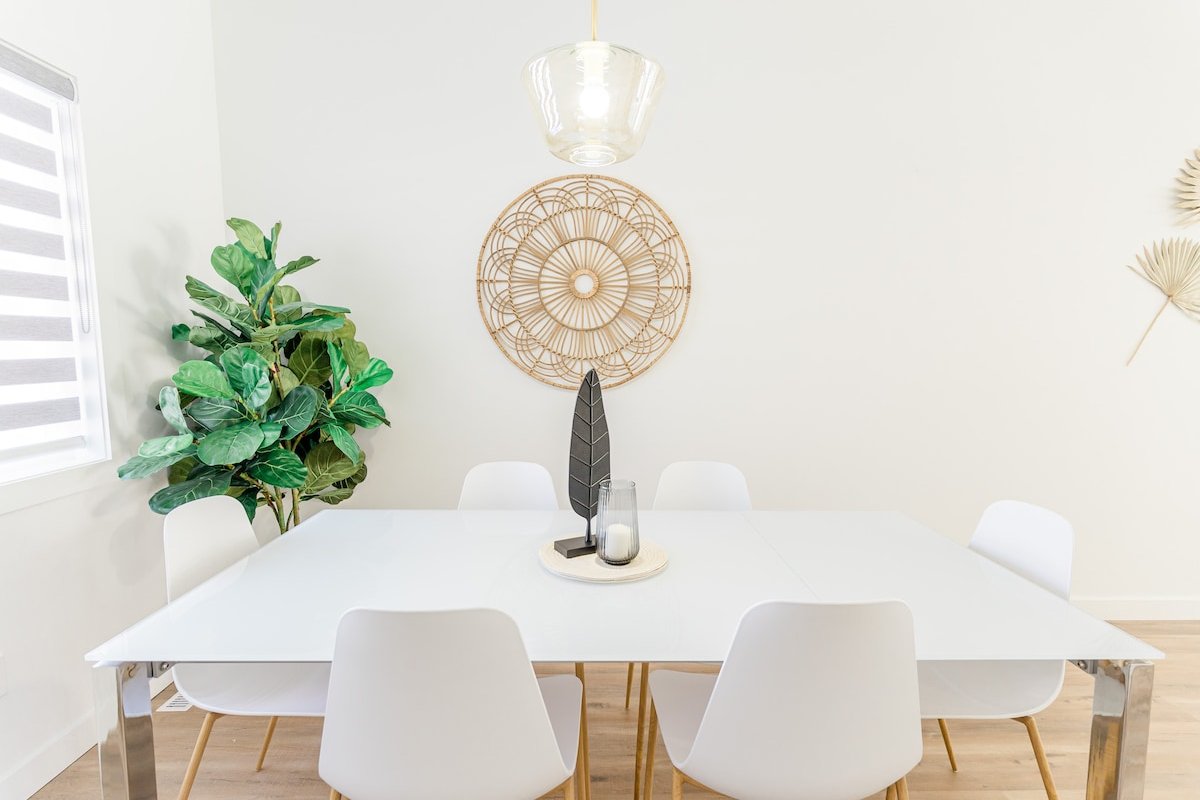 *New & Spacious | Free Parking | 7min to Downtown* gallery image 4