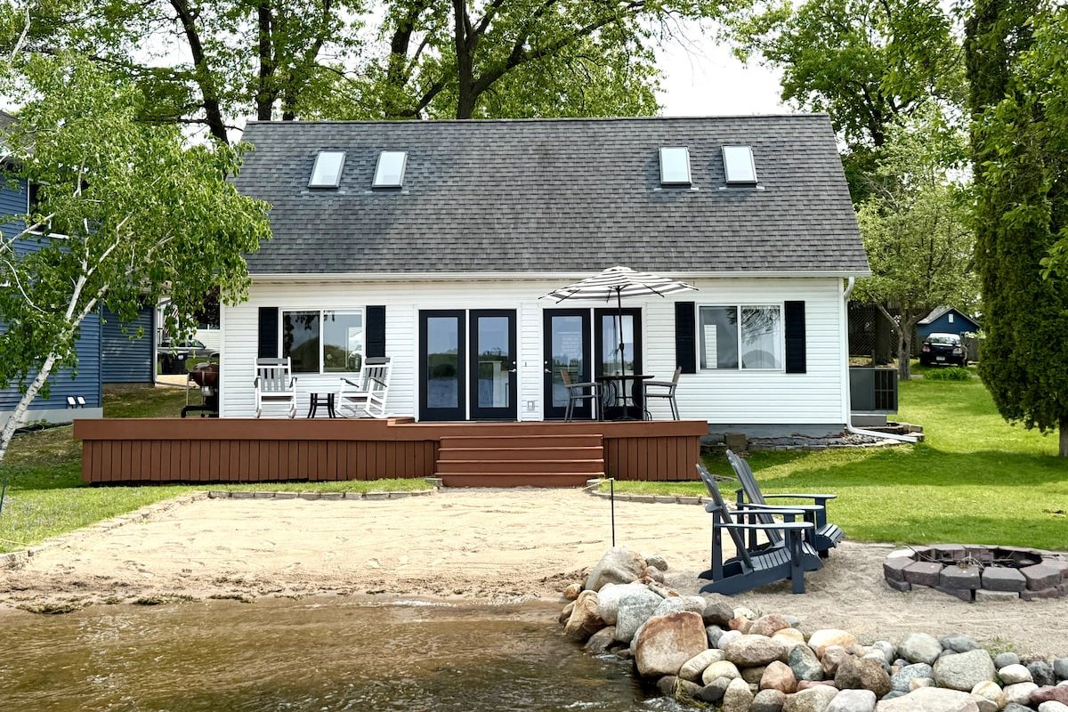 Fremont Cottage Lake Retreat-Close to Minneapolis gallery image 2