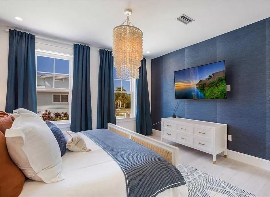 Island home with Pool and swim-up bar! Best gallery image 3