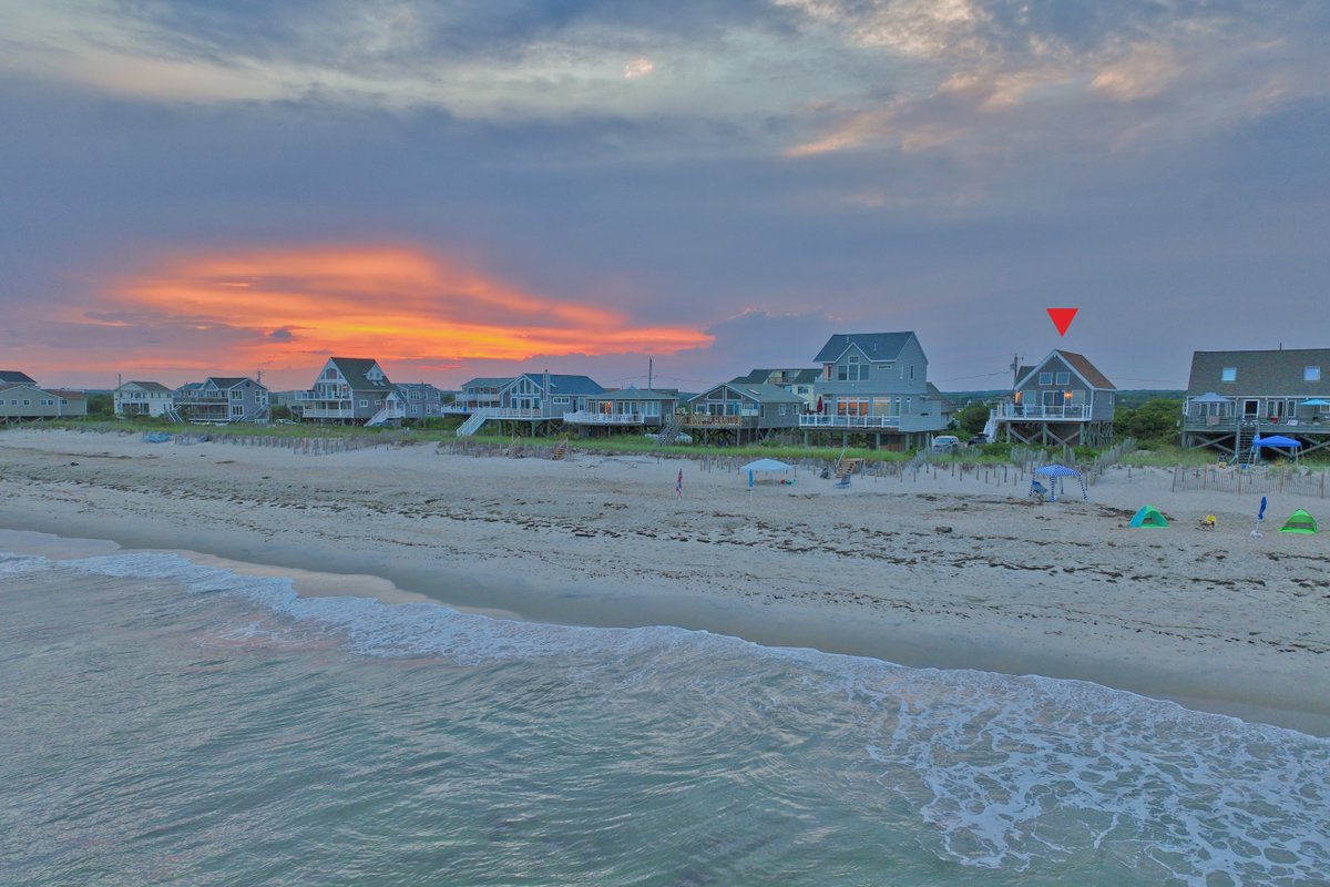 Pet-Friendly Private Beach Oceanfront Cottage A/C