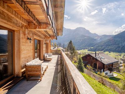 Modern 4BR Chalet | Glacier Views + Hiking