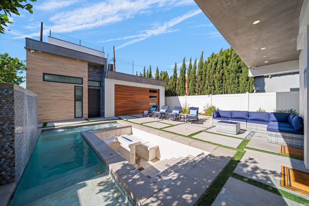 Lux 5BR Oasis: Pool, Firepit & Private Rooftops gallery image 2