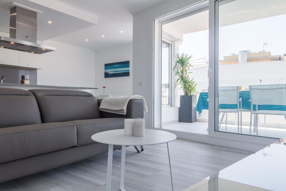 3-bedroom apartment with sea views, communal jacuz gallery image 5