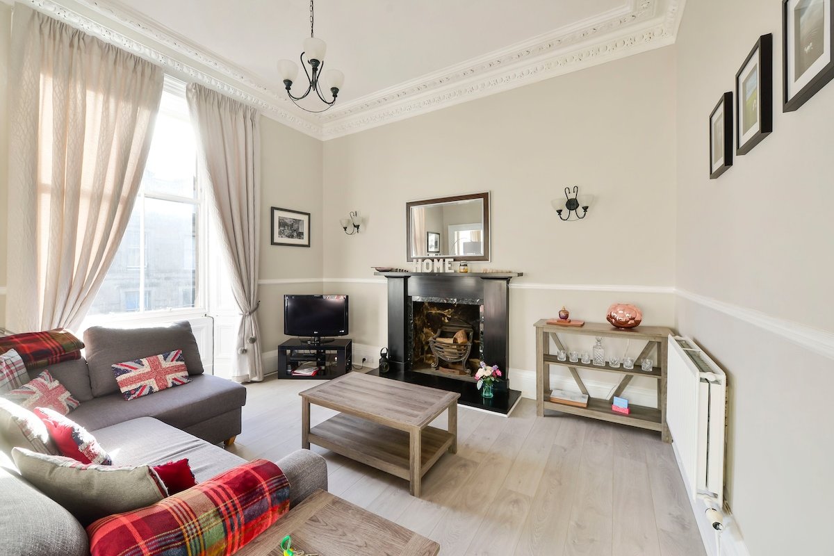 George IV Bridge – Superbly located 3 bedroom! gallery image 2