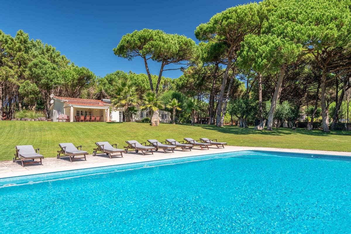 Villa with Luxury Garden in Sintra