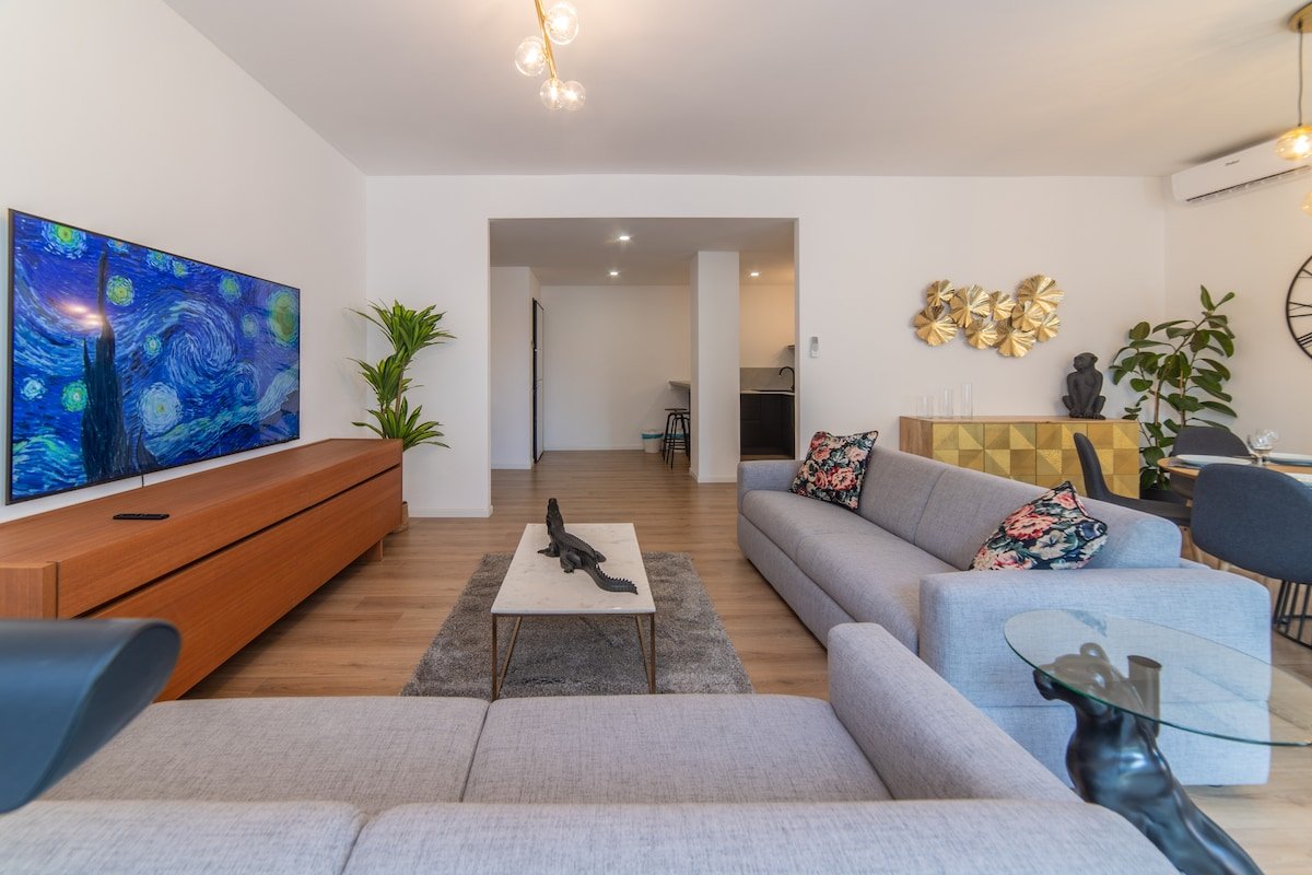 Darsena luxury apartment + private parking, Milan gallery image 5