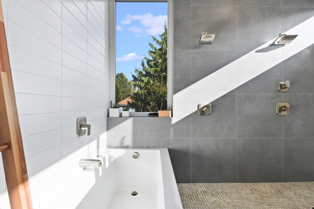 Light-Filled Modern Retreat | PDX Feb–Apr 2026 gallery image 5