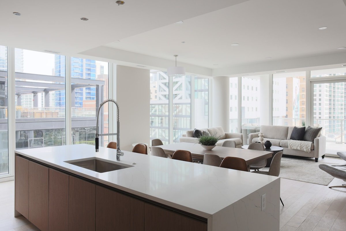 Luxury Loft Collection 903 – Terrace – River North gallery image 2