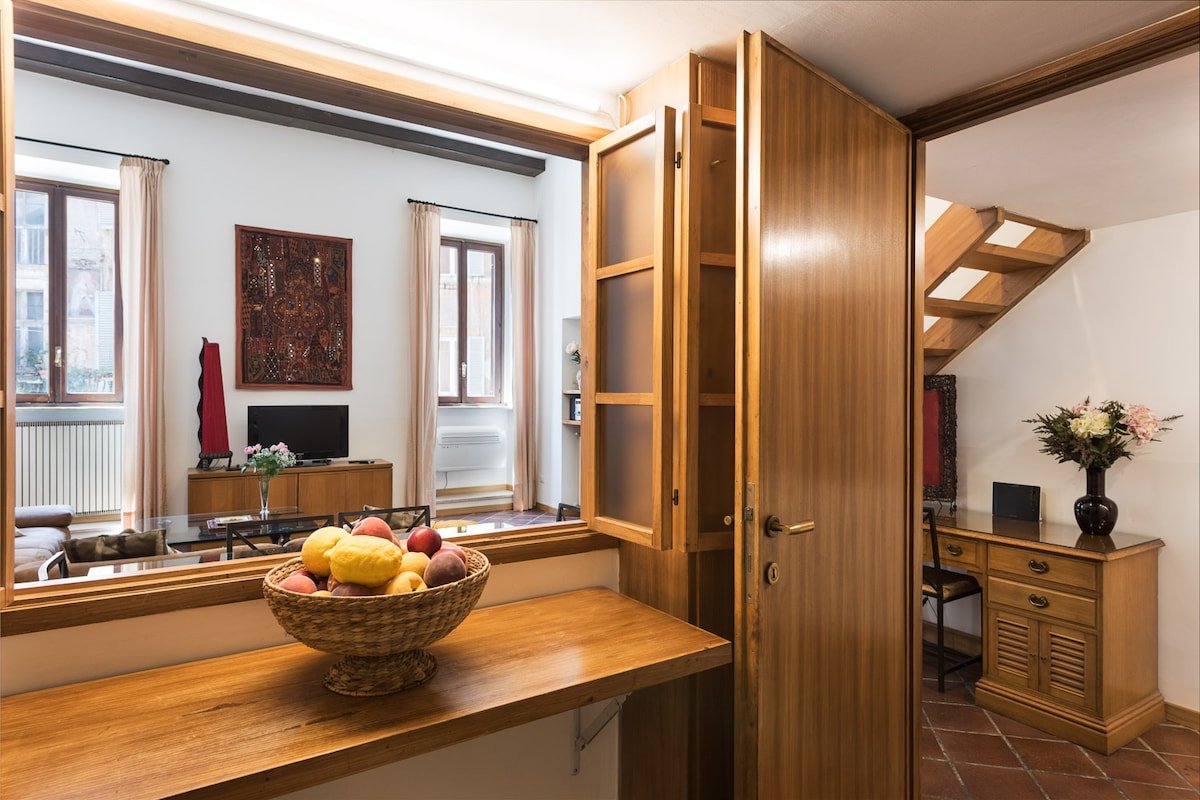 Idyllia | Teatro Pompeo Apartment in Navona area gallery image 3