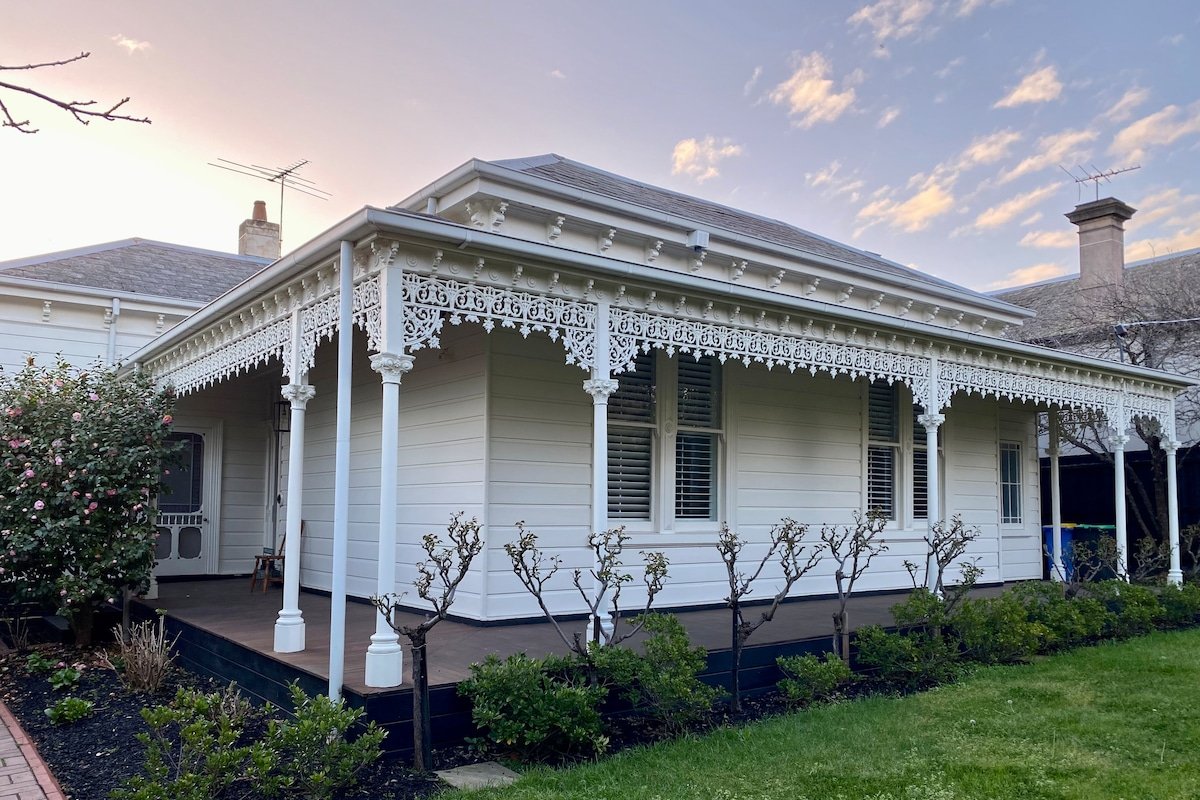 Sports fans’ top choice: Camberwell Vintage Abode gallery image 2