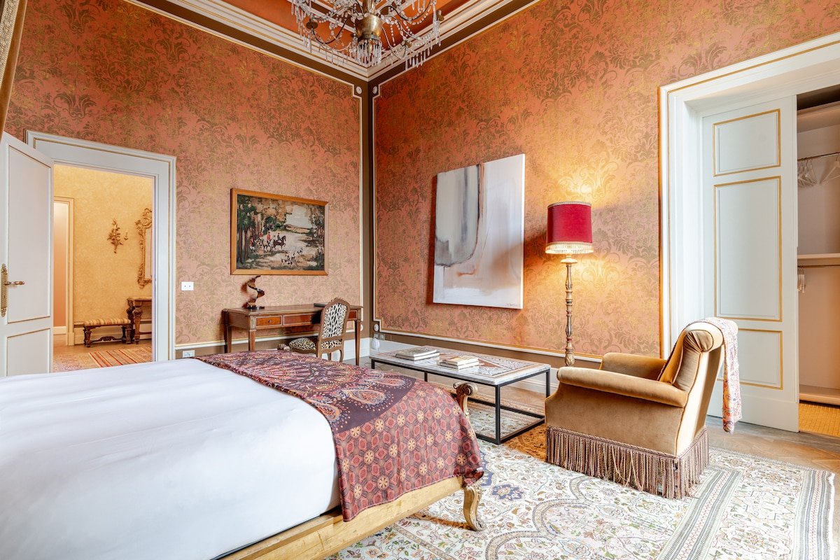 Luxury 3BR Arno River Apartment with Garden gallery image 3