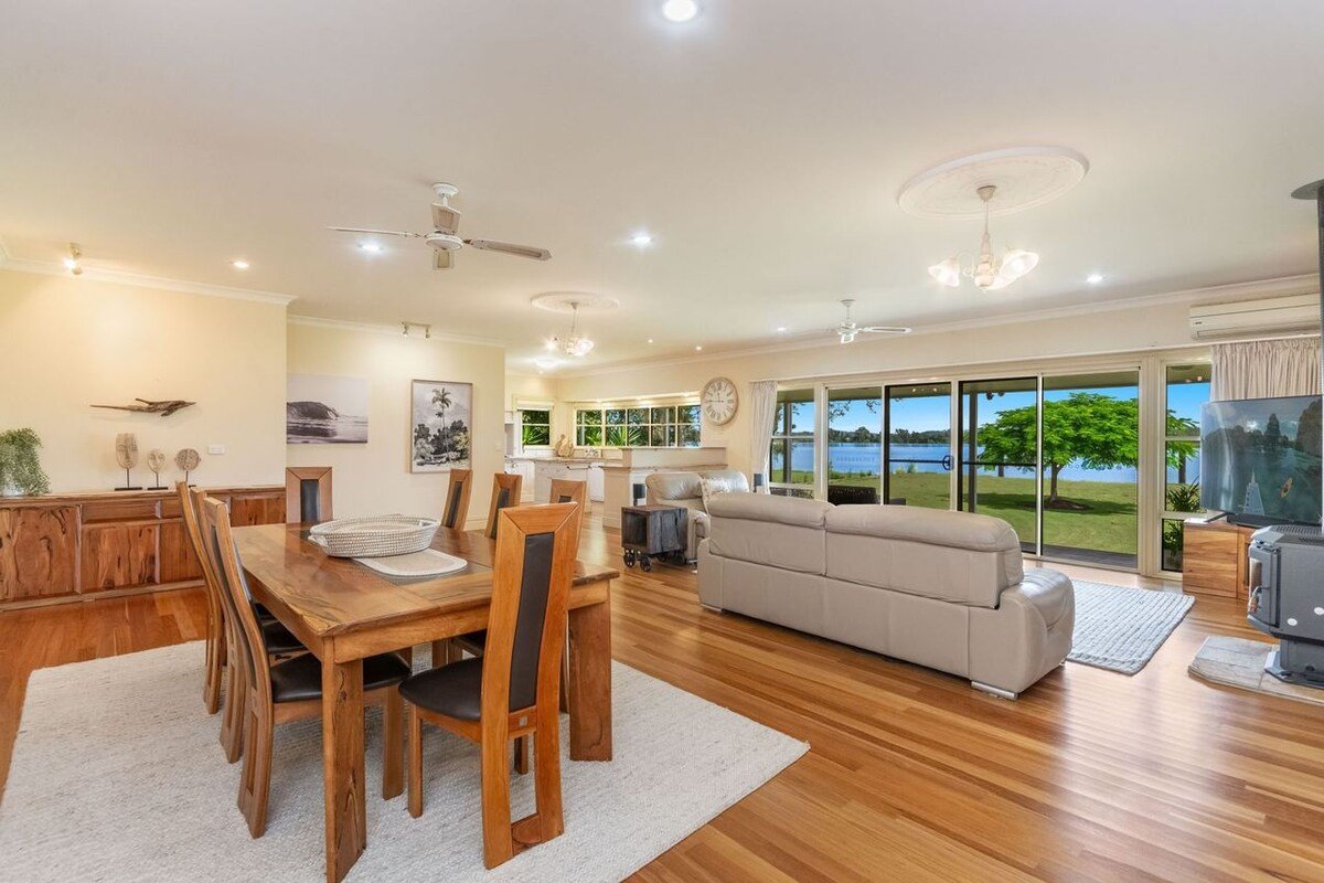 Island Getaway | Waterfront near Yamba gallery image 4