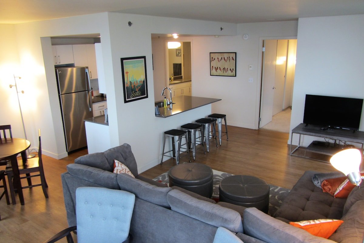 Stunning Water Views! Harbor Steps~~Best Location! gallery image 3