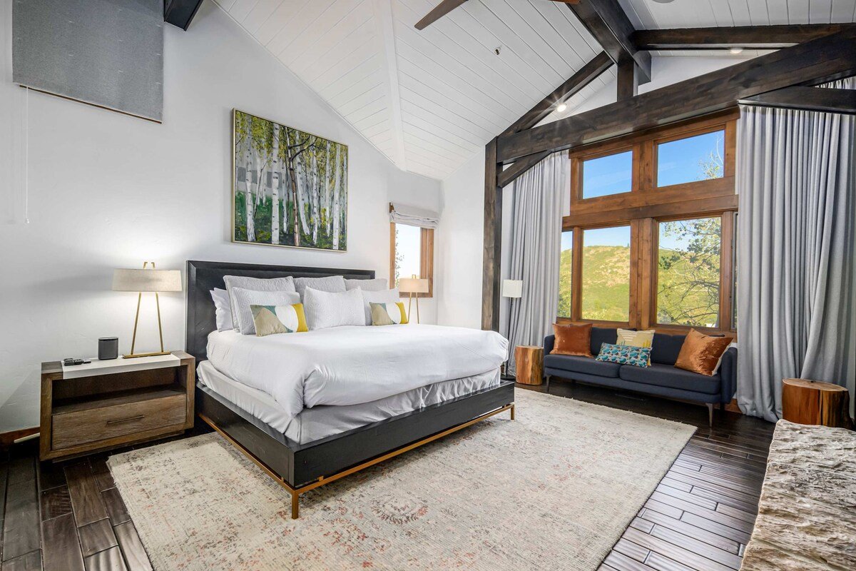 Luxury Deer Valley Ski-In/Ski-Out Gem with Hot Tub gallery image 2