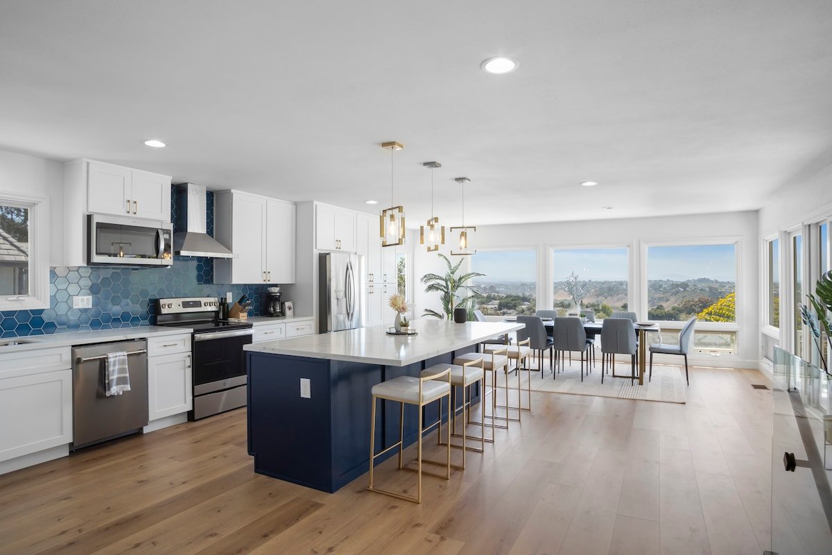 Luxury Villa Near The Beach With Gorgeous Views gallery image 2