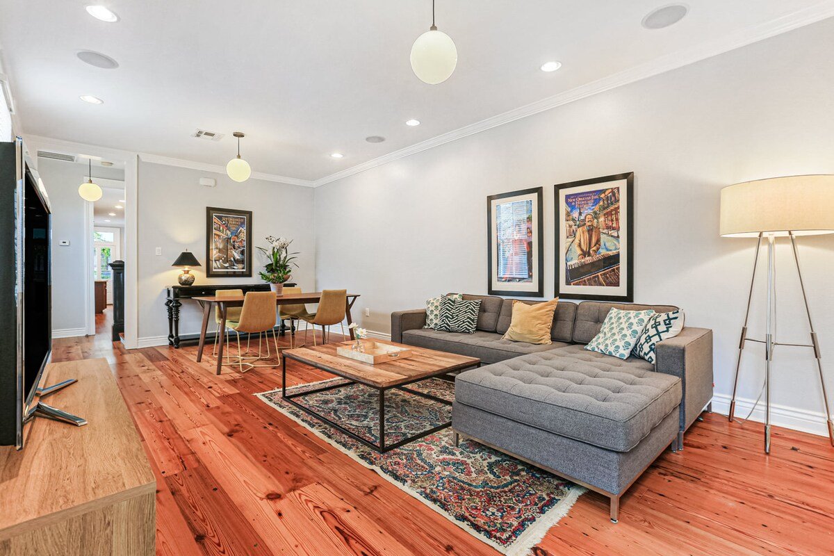 Gorgeous Victorian in Historic Lower Garden Dist. gallery image 3