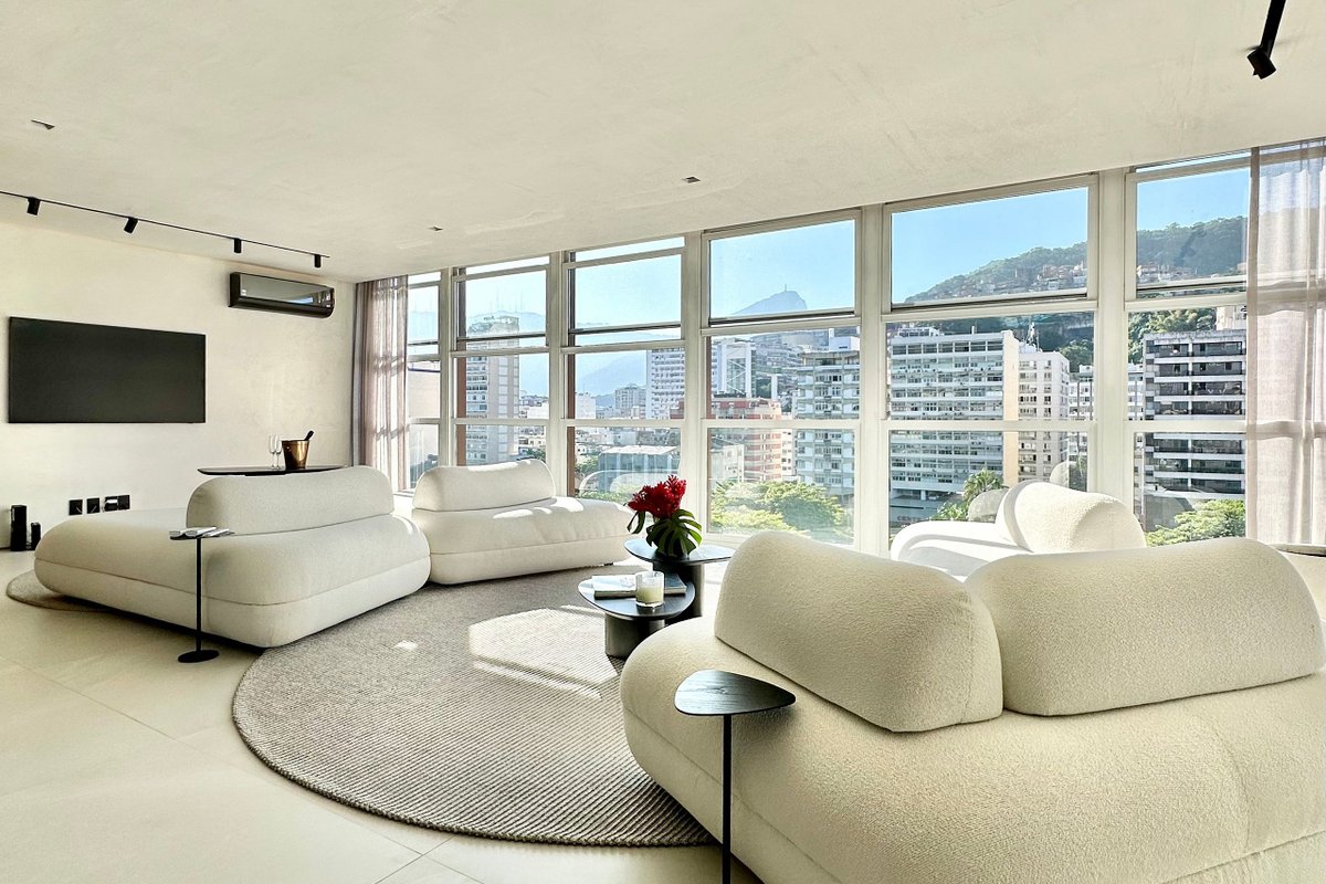 Luxury apartment with ocean view in Ipanema