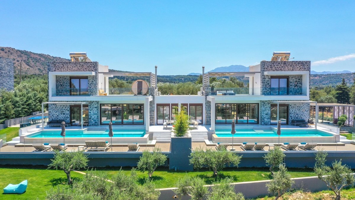 Elegant Nature Villa with Private Sauna by etouri gallery image 2