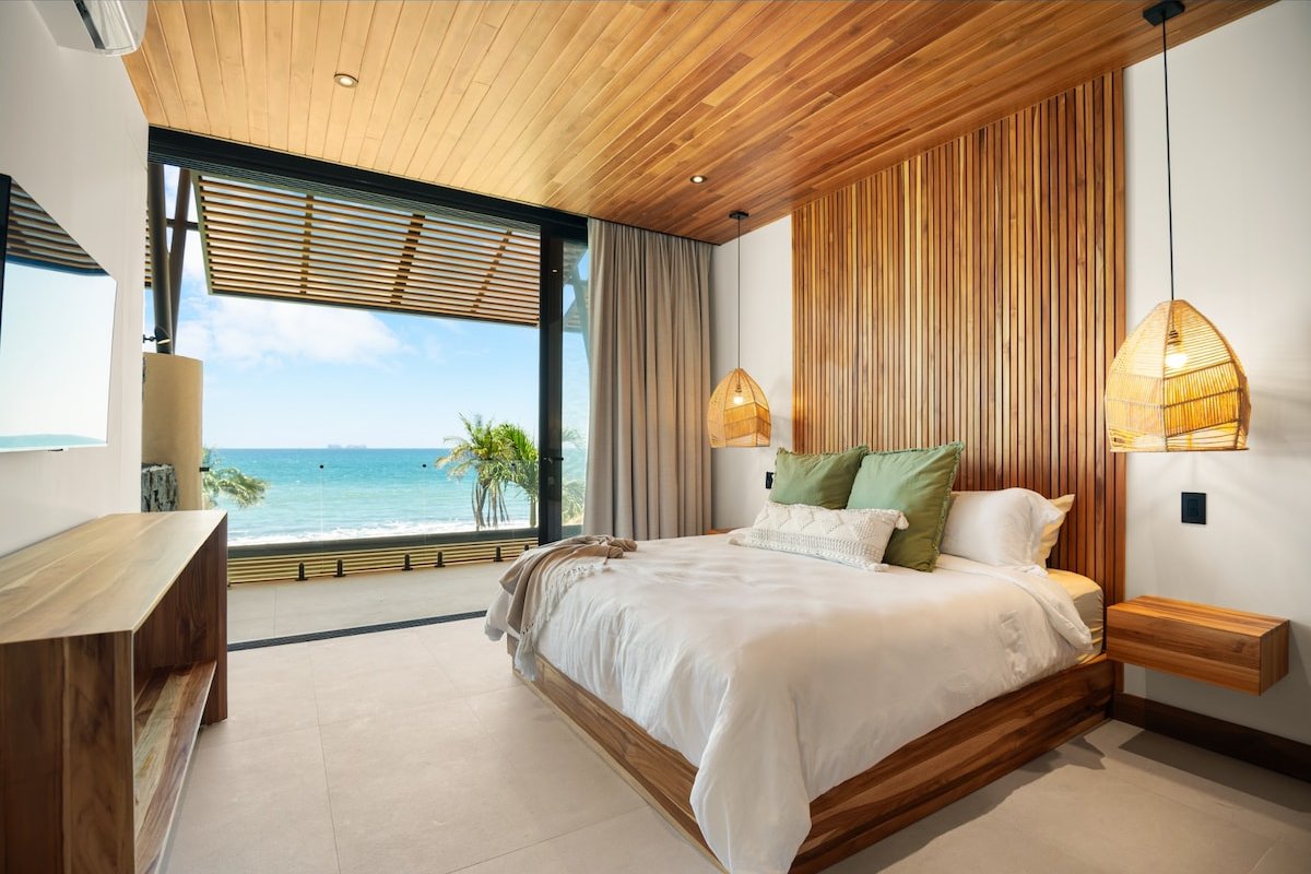 Stunning 9BR/11 Bath Beachfront Villa gallery image 5