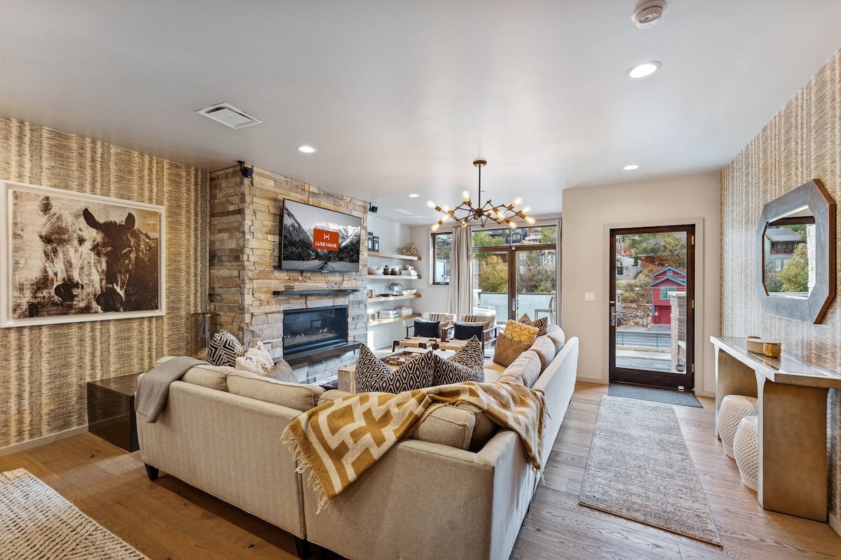 Walk to Ski, Main Street Luxury Retreat