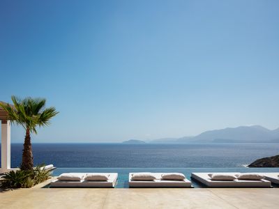 Design Villa,Fully staffed & Sea Views by etouri